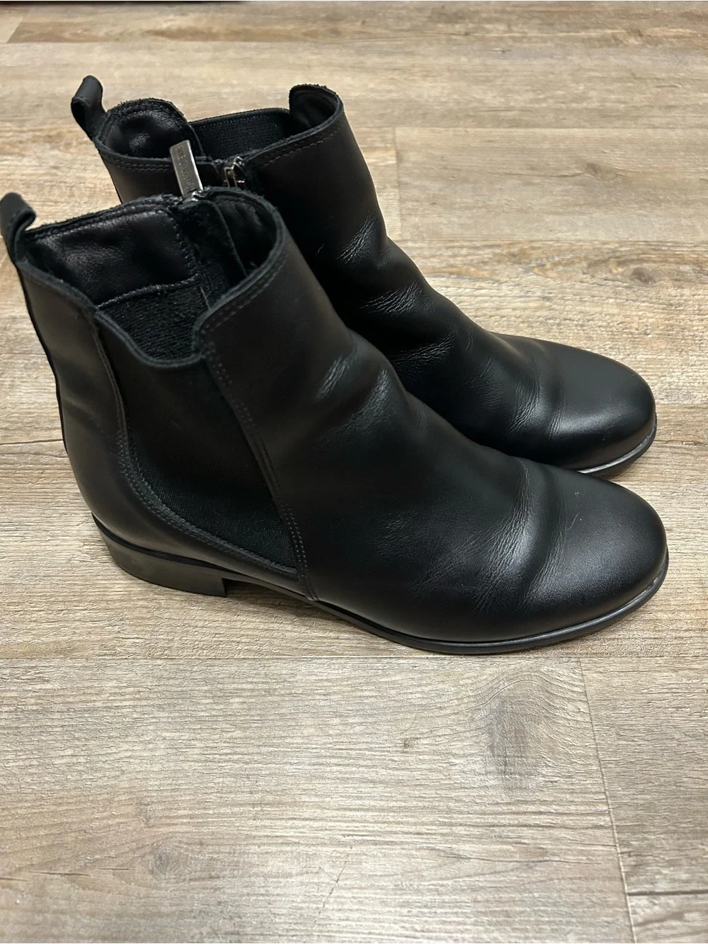 La CANADIENNE Women’s Size 8 Black Leather Chelsea Ankle Boots Pull On